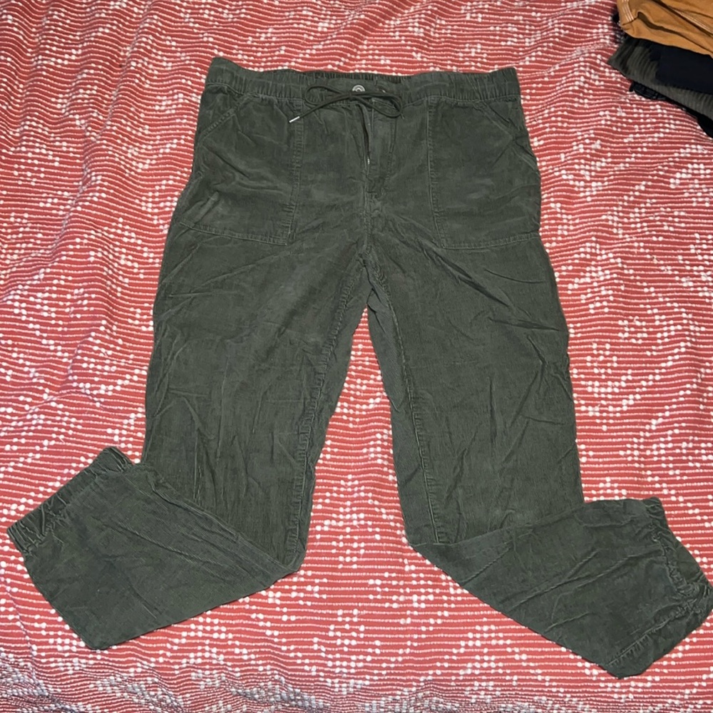 Stretchy cropped corduroys